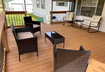 Grand Lake Getaway has Balcony rooms