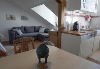 Le Proust sans souci allows 18 year olds to book a room