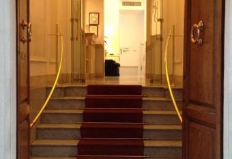 Hotel Astoria Garden allows 18 year olds to book a room