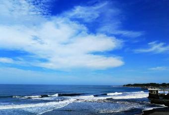 Playa El Obispo B La Marea building La Libertad allows 18 year olds to book a room