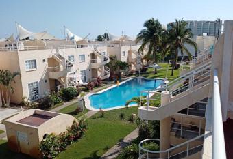Departamento con terminados de lujo en Acapulco has Balcony rooms