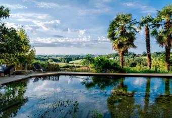 Les Chemins de Berdis allows 18 year olds to book a room