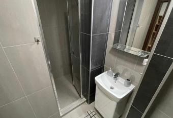 Apartm  n Podh  jska allows 18 year olds to book a room