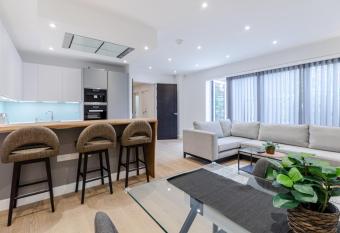 StayInn Aldgate has Balcony rooms