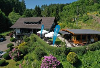 Haus Petra allows 18 year olds to book a room