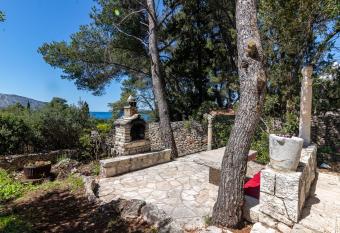 Villa Pinus has Balcony rooms