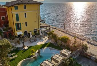 Lake Front Hotel Brenzone has Balcony rooms