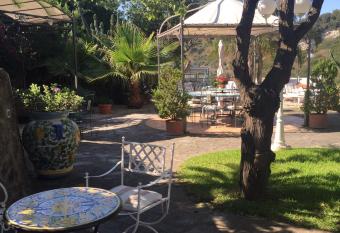 Esclusiva Luxury Villa con giardino has Balcony rooms