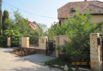 Almendra Apartman Csopak allows 18 year olds to book a room