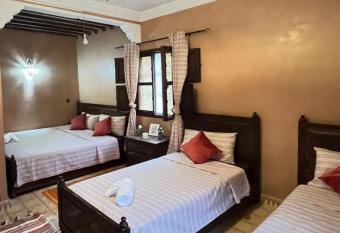 Les terrasses de Toubkal has rooms with a private hot tub