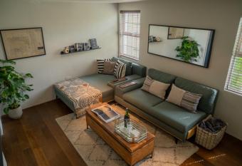 No 33 Stylish and Modern 1 Bed Apartment allows 18 year olds to book a room