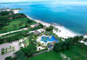 Departamento y playa con servicios Grand Luxe has rooms with a private hot tub