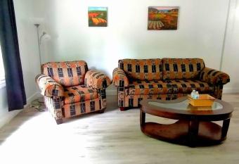 Cheerful 3-bedroom home in prime location allows 18 year olds to book a room