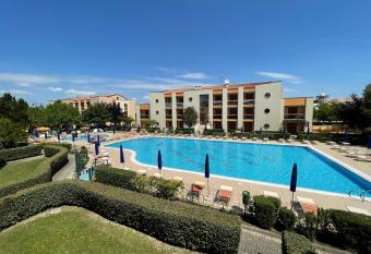 Villaggio ai Ginepri has Balcony rooms