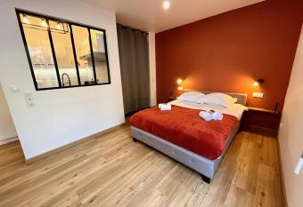 Studio avec grande terrasse et parking privatifs has Balcony rooms