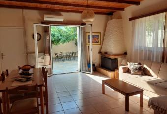 Anna s House allows 18 year olds to book a room