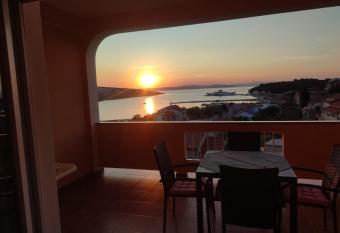 Apartment in Lopar with sea view, terrace, air conditioning, WiFi 4618-5 has Smoking rooms
