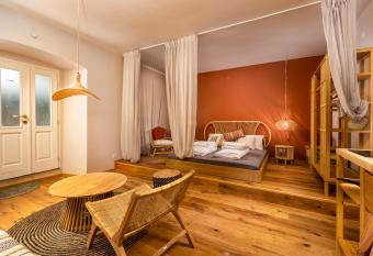 In2theRooms has Balcony rooms