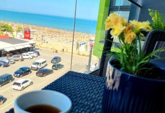 View Alezzi Apartament allows 18 year olds to book a room