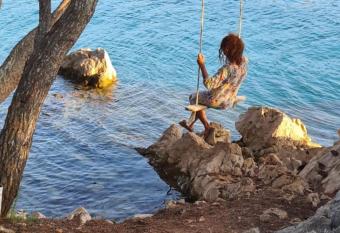 Small, 2 bedroom house, 50 m from the sea has Balcony rooms