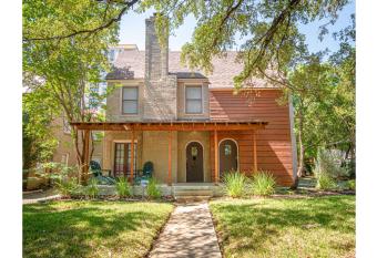 Close to Famous Attractions with Hot Tub and Fire Pit has rooms with a private hot tub