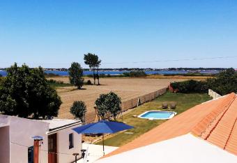 Bloomoon House has Balcony rooms