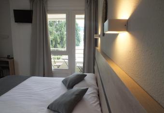 Hotel Alda Cami  o Ingl  s allows 18 year olds to book a room