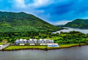 ZANA Lake Resort Udaipur has Balcony rooms