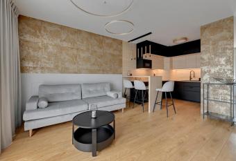 Lion Apartments - Plac Unii Gdynia Central allows 18 year olds to book a room