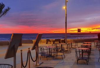 beau t2 proche plage et commerces, logia allows 18 year olds to book a room