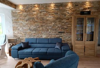 Luxus Ferienwohnung Traum-Seeblick has rooms with a private hot tub