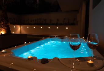 LUX&EASY Athens Downtown Residences allows 18 year olds to book a room