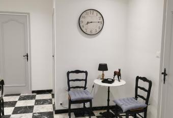 Calme et s  r  nit   allows 18 year olds to book a room