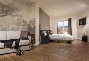 Pace 1954 Hotel has Balcony rooms