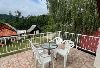 Apartment Plavo oko has Balcony rooms