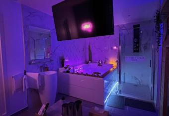 La Suite Etoil  e allows 18 year olds to book a room