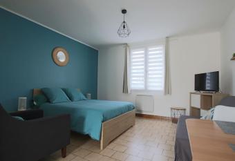 Apartment in Rochefort allows 18 year olds to book a room