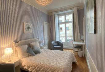 Nice Apt With Balcony In The Heart Of Nantes! has Balcony rooms
