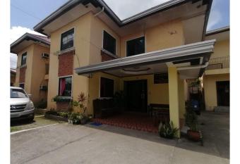 OYO 879 Lauriens Budget Hotel 2 allows 18 year olds to book a room