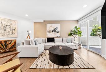 Spacious TownHouse Style right by the Harbor MDR has Balcony rooms