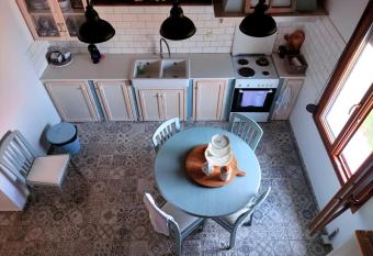 Habezeiko - The Vintage House has Balcony rooms