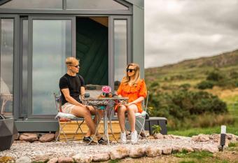 Oaklane Glamping Cabins allows 18 year olds to book a room