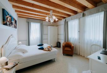 Hotel Villa Patriarca allows 18 year olds to book a room