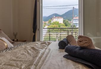 Mar y Monta  a Apartments Litochoro has Balcony rooms