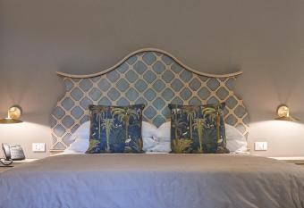 Alle Siepi has Balcony rooms