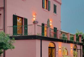 Villa Verlengia has Balcony rooms