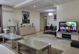Luxury Spacious Apartment Midtown Casablanca allows 18 year olds to book a room