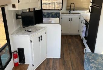 RV2 Stunning RV Private Netflix FreeParking allows 18 year olds to book a room