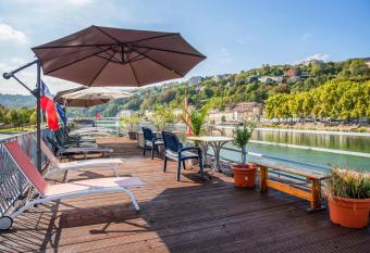 Studio sur Peniche, Le Cormoran, Bord De Saone A Lyon has Balcony rooms
