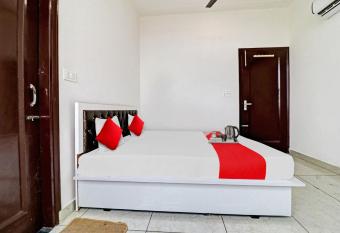 OYO Flagship Hotel Royal Inn allows 18 year olds to book a room